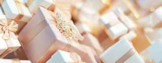 Top 5 Wedding Gifts 2023: Personalized Signs, Guestbooks, and More!