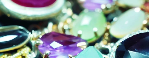 2023 Gemstone Jewelry: Choosing the Perfect Pendant and Earrings